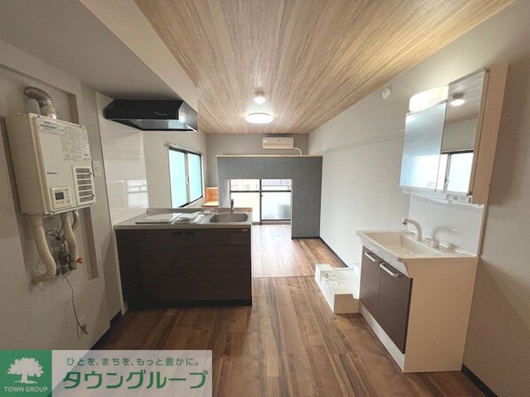 ReDEAL国立WESTの物件内観写真